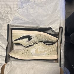 Jordan 1 Low Paint Stroke Logo