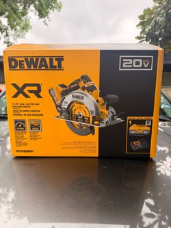 DeWalt 20V XR 7-1/4" Circular Saw with Powerstack Battery & charger