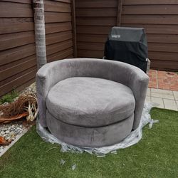 Modern Round Swivel Chair – Plush & Stylish