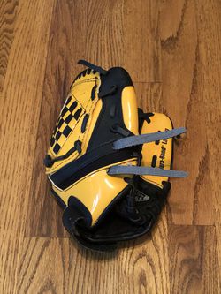Kids Franklin baseball glove - size 9.5 - only used once, maybe twice,