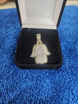 Hamza Pendant 14 Karat Gold With Diamonds