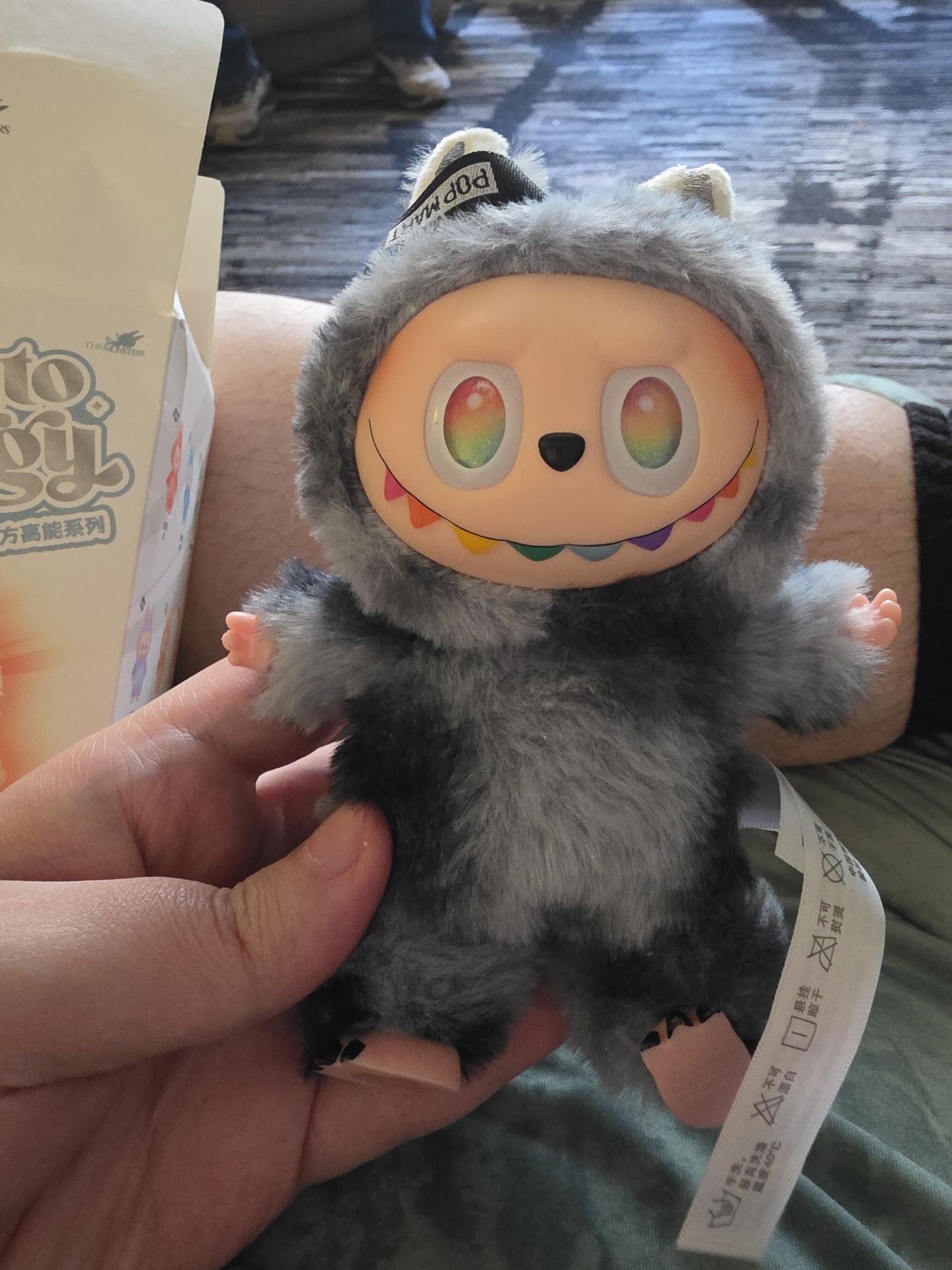 THE MONSTER Big into Energy Series Rainbow Secret Rare Labubu.