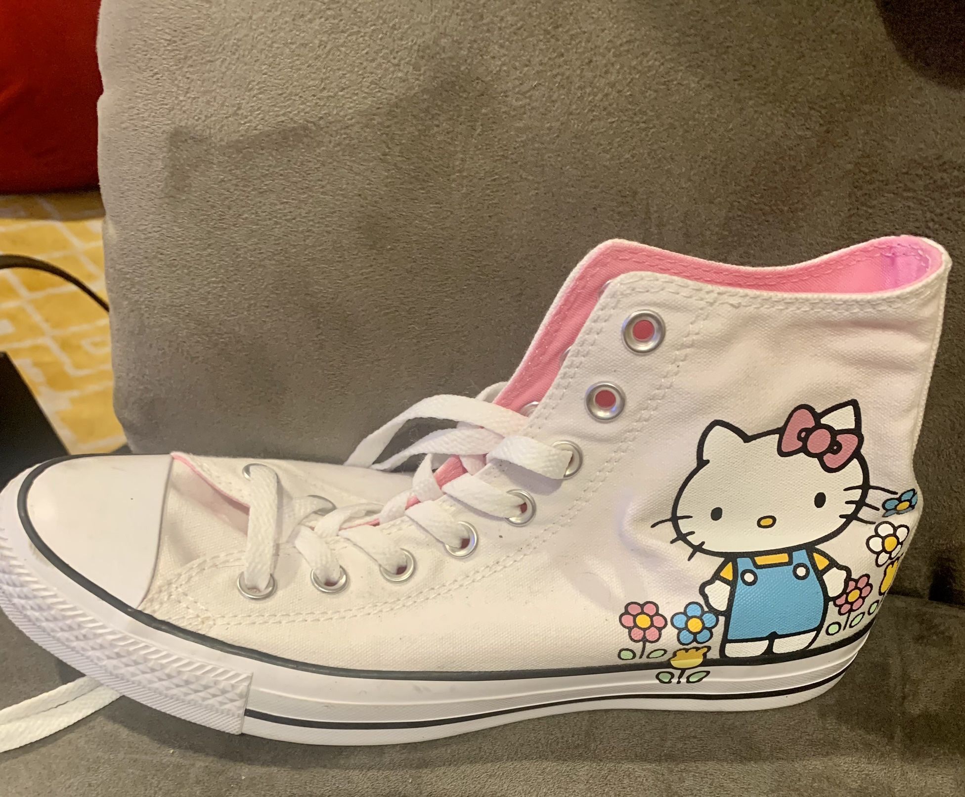 Hello Kitty Converse women size 10