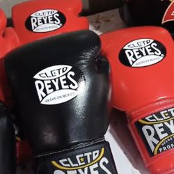 Cleto Reyes, Velcro