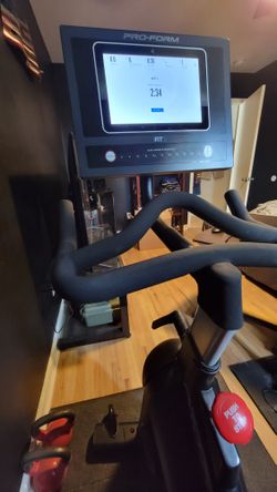 ProForm PRO TC Exercise Bike PFEX79920 22 Digital Levels of Resistance w Dumbells Floor Mat for Sale in La Mesa CA OfferUp