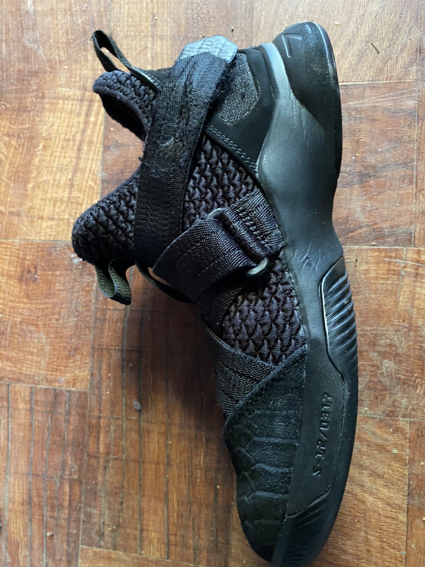 Nike LeBron Soldier XII SFG Sneaker Size 5.5Y Boys shoes