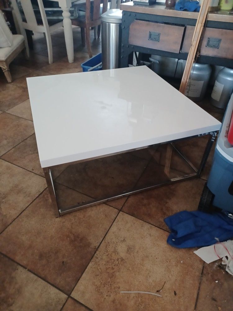  Beautiful White/silver  Coffee Table