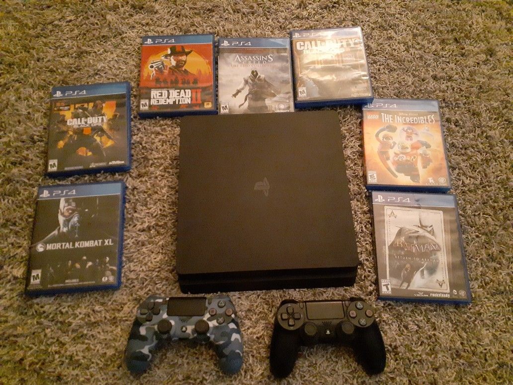 Like new ps4 with 2 controllers & 7 games