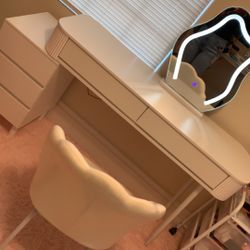 White Make Up Vanity Desk 