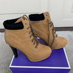 Camel Top Moda Polish Military Lace Up Platform Chunky High Heel Ankle Booties women size 9