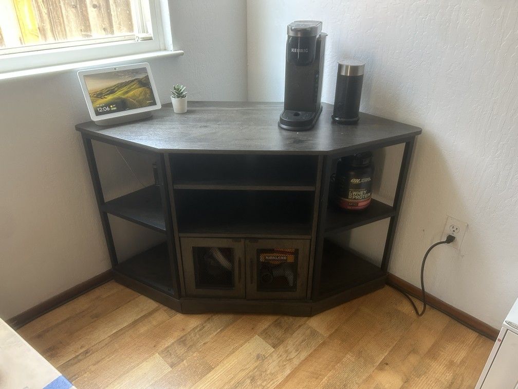 Corner TV Stand/Table