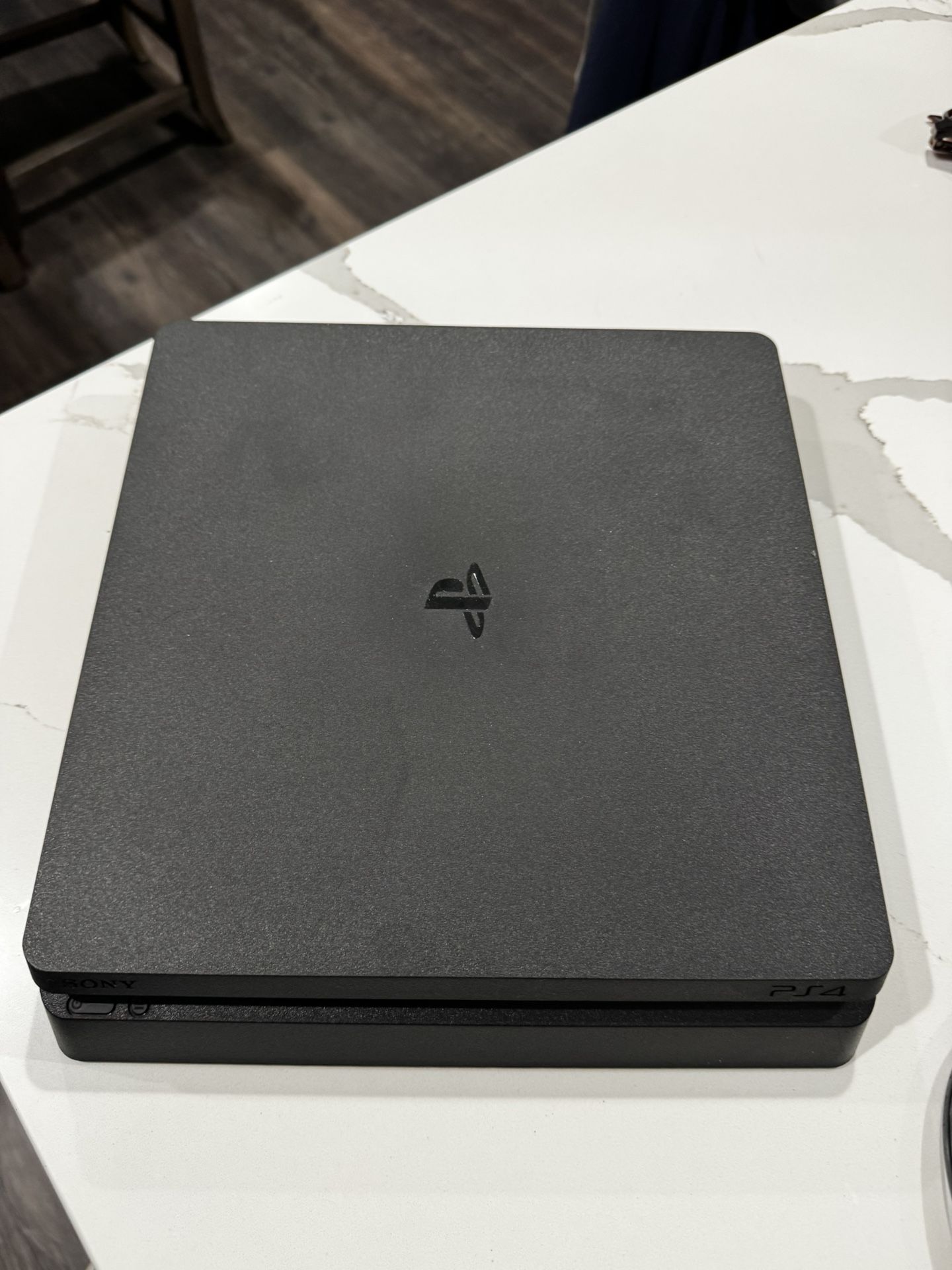 Sony PlayStation 4 Console - slim 1 TB