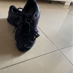 Women’s Size 6 Black And Gold Knitted Puma’s