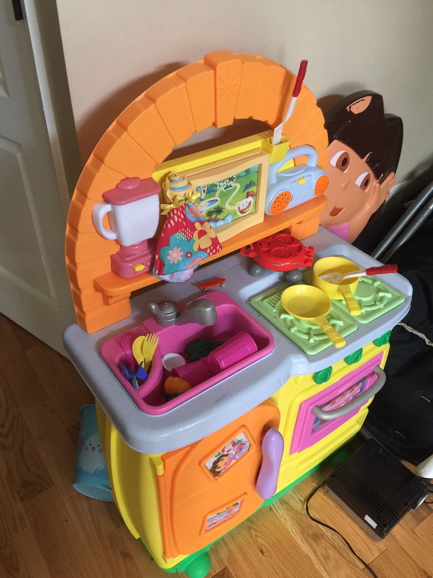 Dora toddler kitchen. Comes with tons of utensils