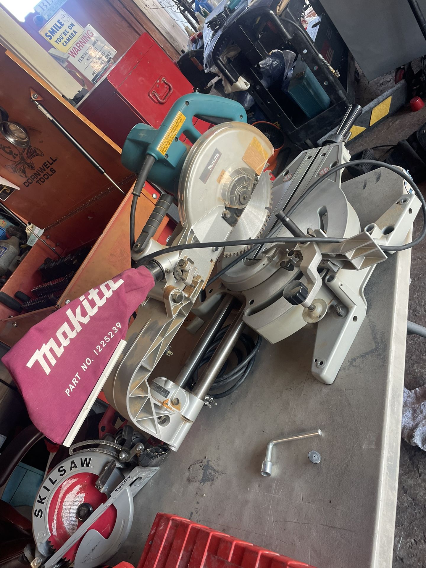 MAKITA MITER SAW