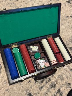 Texas Hold'em Poker Set in Wooden Case and 8 player table
