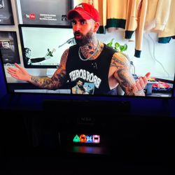 LG 70” LED TV 4K + Stand