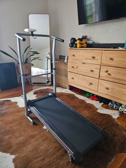 Manual walking treadmill