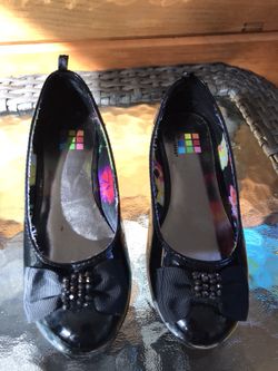 Girls size 11 black patent leather dress shoes