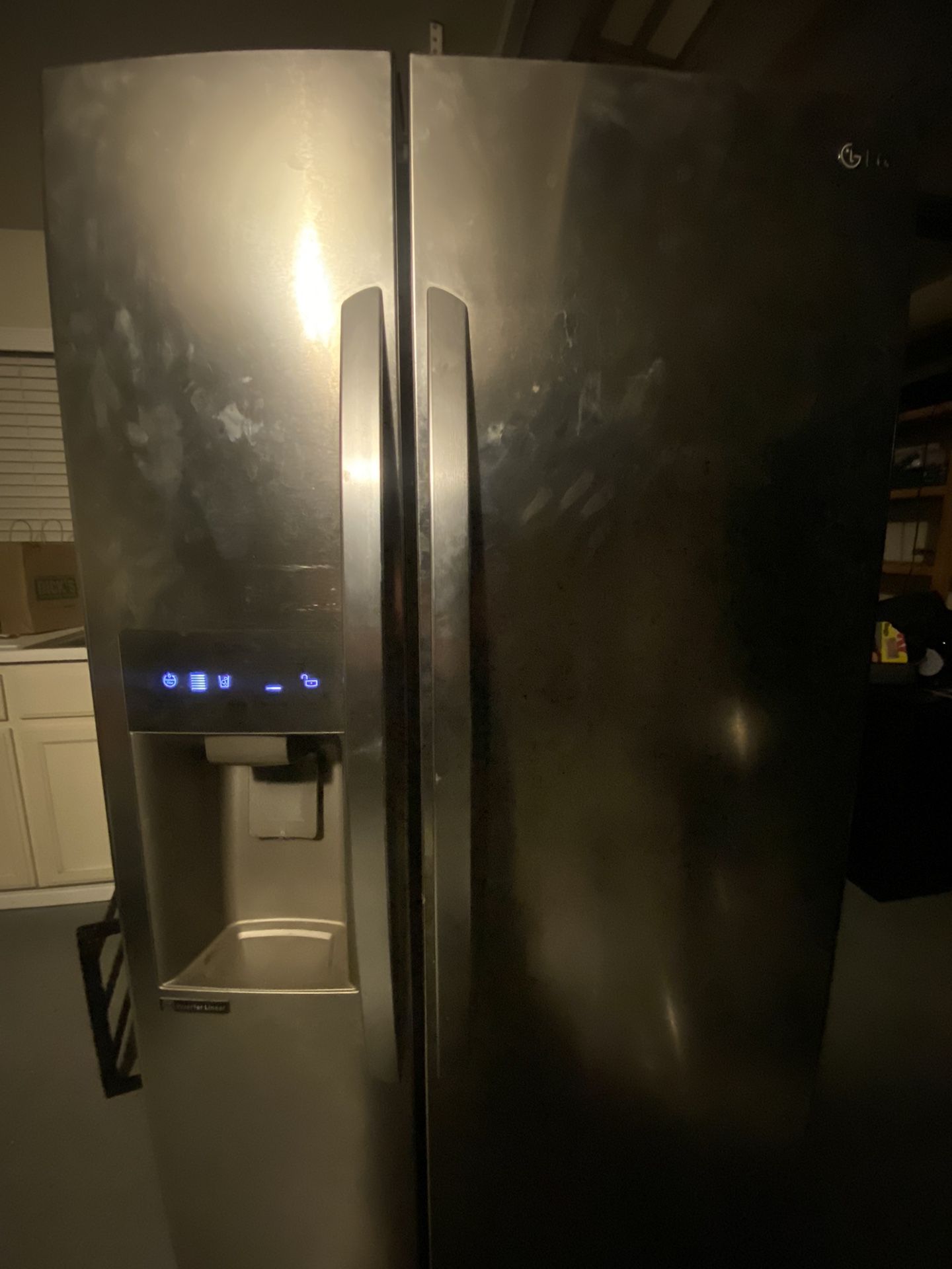 Refrigerator 