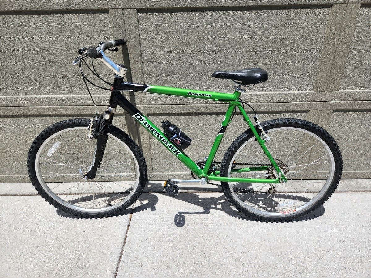bike - Dimondback
wheel : 26"
frame : 20"
3x7 shift gear (need tuning)
$30