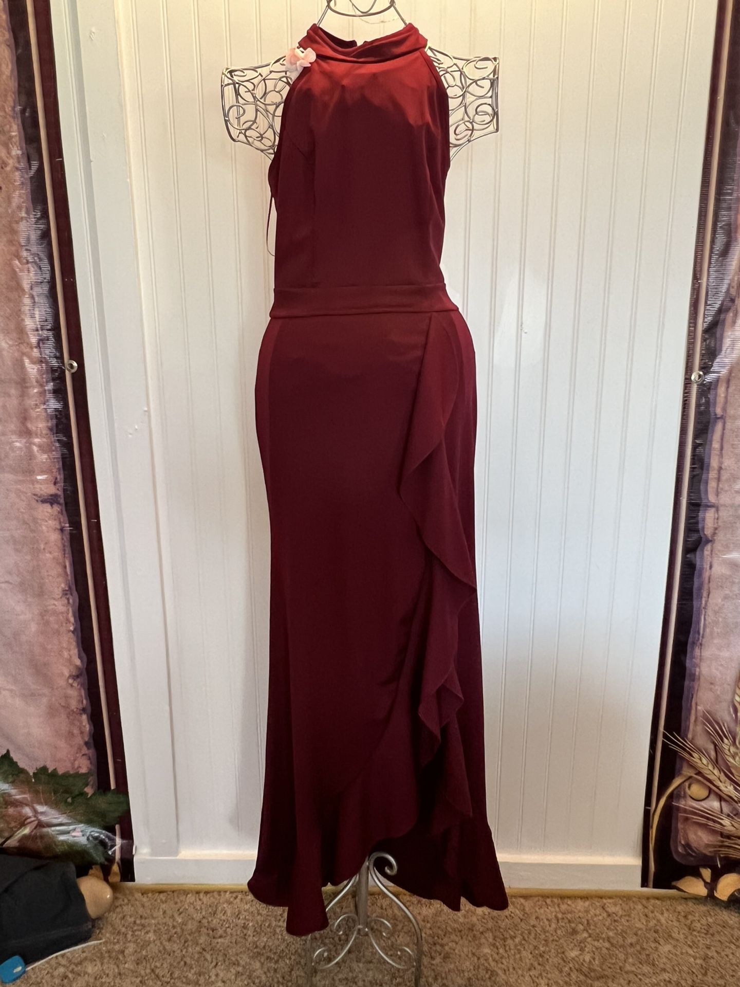 Beautiful wine color party dress Size S The fabric stretches