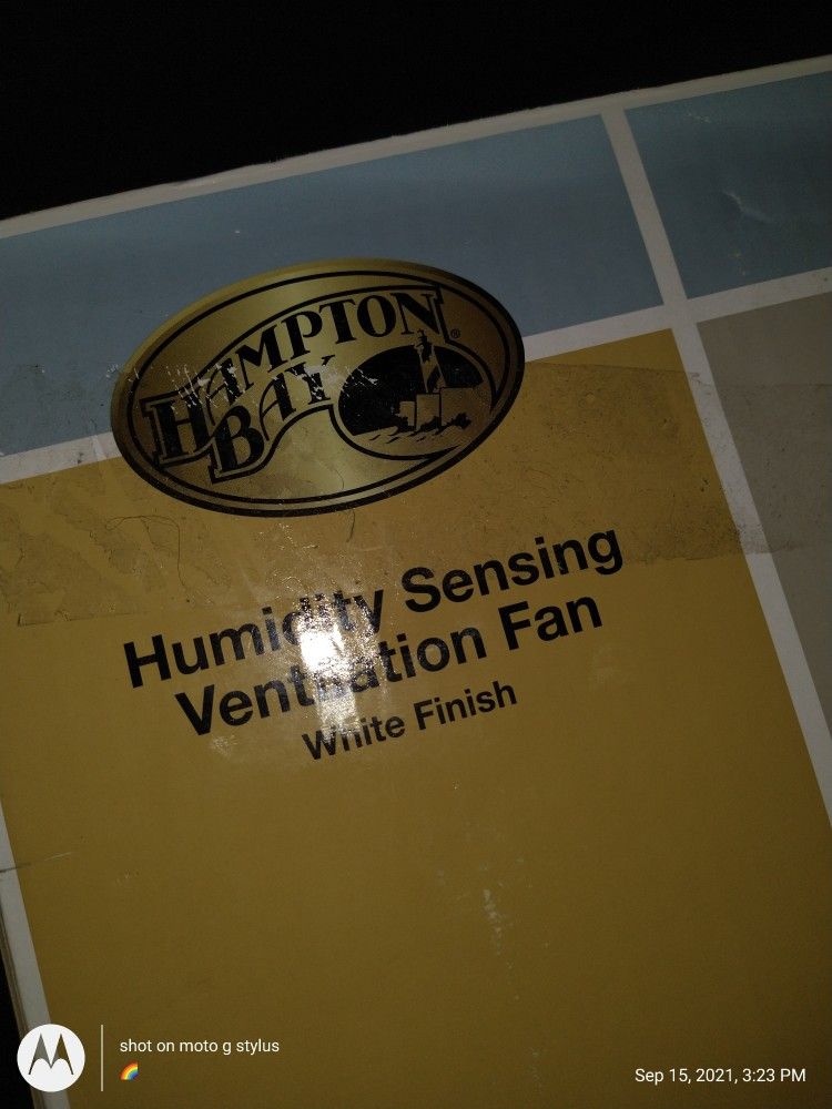 Hampton Bay Humidity Sensing Ventilation Fan /White Finish