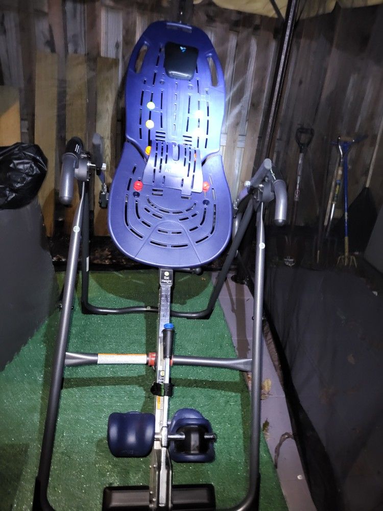 Teeter Hanger