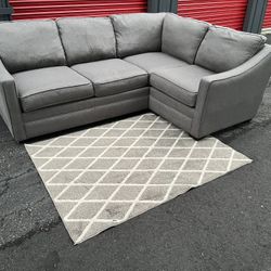 Sectional Couch!! Delivery Available 🚚!! Dimensions: 96” x 70” Length x 34” Height x 38” Depth 