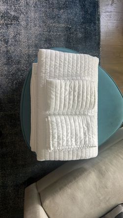 White Quilted Bedspread Queen/Full