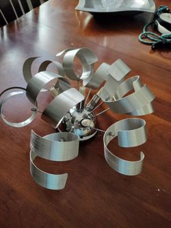Modern silver ceiling light. Used, looks great. Chandler Blvd and 46 st Phoenix