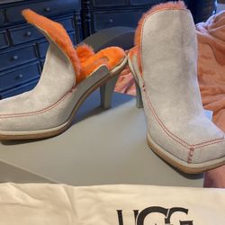 Woman’s Uggs, Size 7