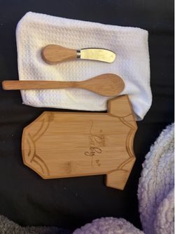Charcuterie board baby shape