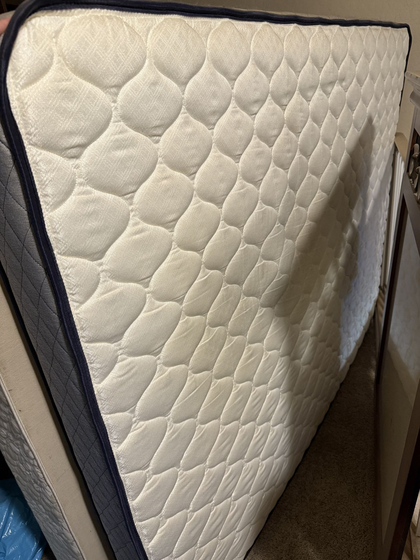 Queen Bed, Box Spring, Metal Frame
