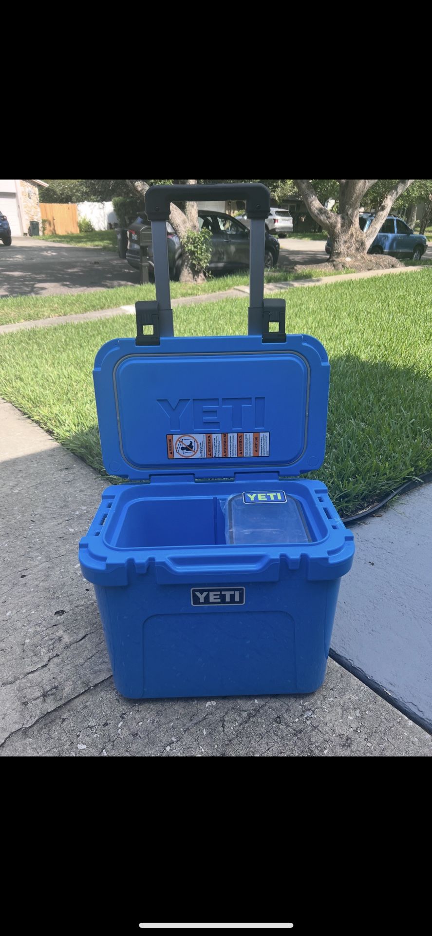 New YETI Roadie 32 wheeled cooler…… Big Wave Blue