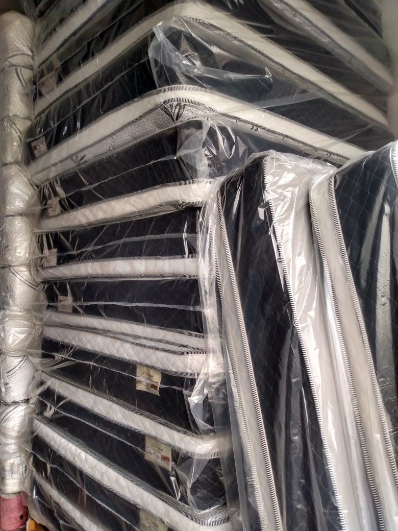 💤🛏️Mattress  12" Inches
🟨 All sizes🛏️💤
🔵Pillow top🛏️
⚪Same day delivery 🚚
🟢Queen sizes $199
🟡Full sizes $ 180
🟠Twin sizes $130
🟣cal King $
