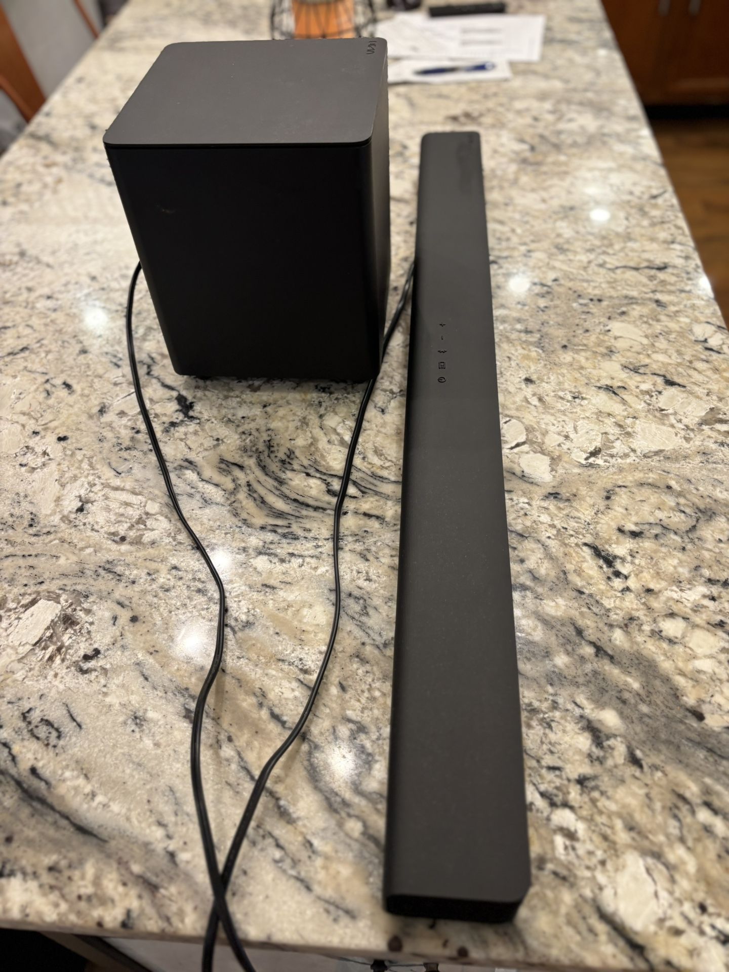 *LIKE NEW VIZIO SOUNDBAR WITH SUB & REMOTE