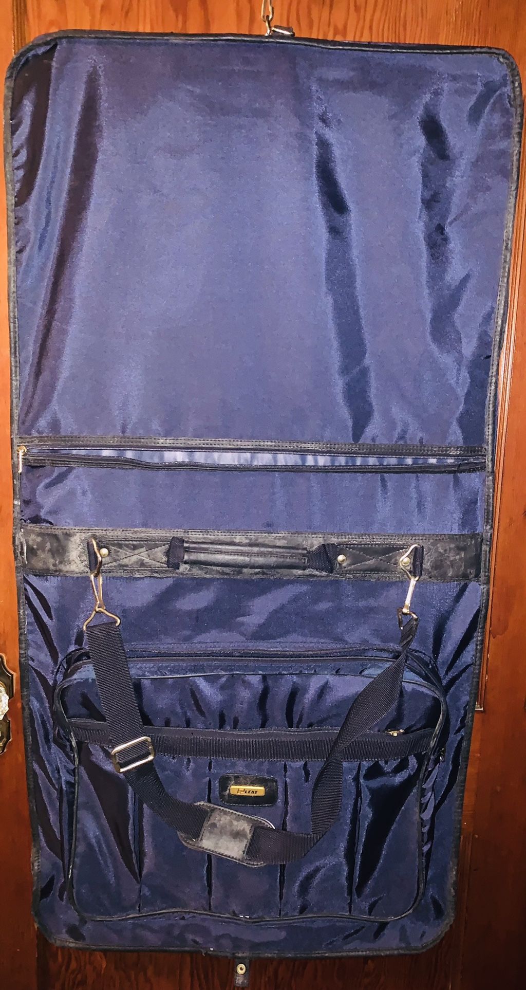 DELUXE PLEAT NYLON & LEATHER NAVY BLUE GARMENT BAG 48 Inches x 22 Inches MULTI ZIPPERED DEEP POUCHES SHOULDER STRAP - UNUSED CARRY ON OR CHECK BAGGAGE