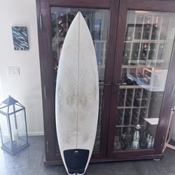 Surf Board 5’11 19” 2” 7/16