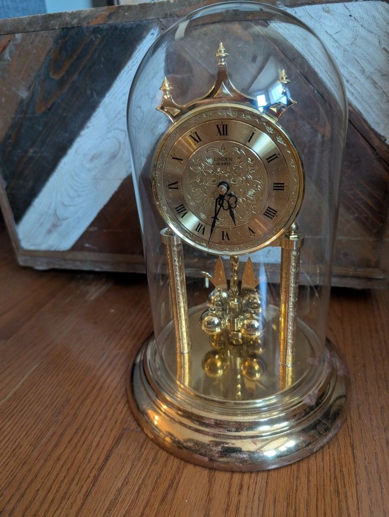 BEAUTIFUL VINTAGE Linden Quartz Gold Glass Dome Clock With Revolving Pendulum