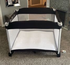 Joovy Room 2 play yard