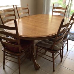 Dining Room Table (2leaves) and 8 Chairs (cushions Not Included)