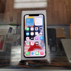 IPhone X Silver Factory Unlocked! Now Accepting Financing!