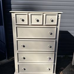 2 free dressers
