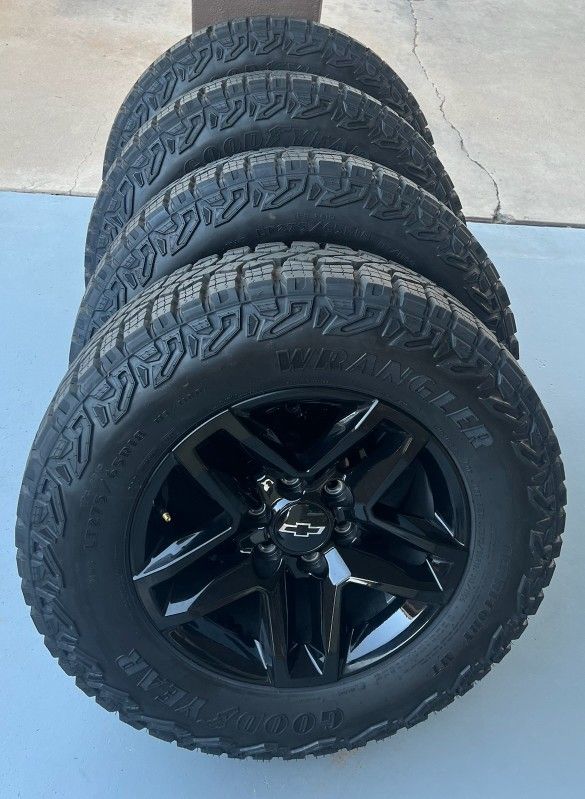 Newly Set !!! Chevy TRAIL BOSS Silverado Tahoe Suburban 18" Wheels & Goodyear LT Tires