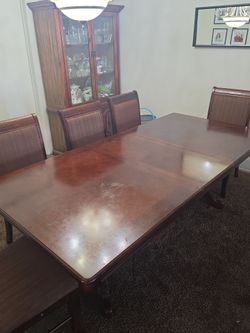 Wood Dining Room Table with Extendable Leaf and 5 chairs