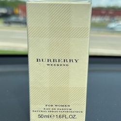 Burberry Weekend Eau De Parfum – Women's Floral Perfume – With Notes of Tangerine, Wild Rose, Iris & Sandalwood – Long Lasting Fragrance