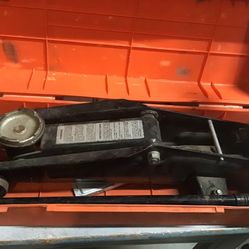 car floor jack,2-ton.with carrying case..$20..ford,chevy,dodge..