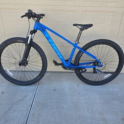 TREK MARLIN 5 MOUNTAIN BIKE (SMALL FRAME)