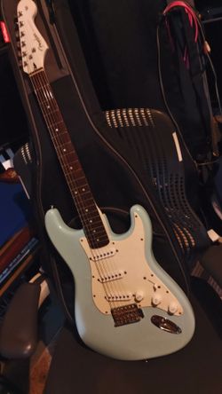 Fender Daphne blue and white parts caster!
